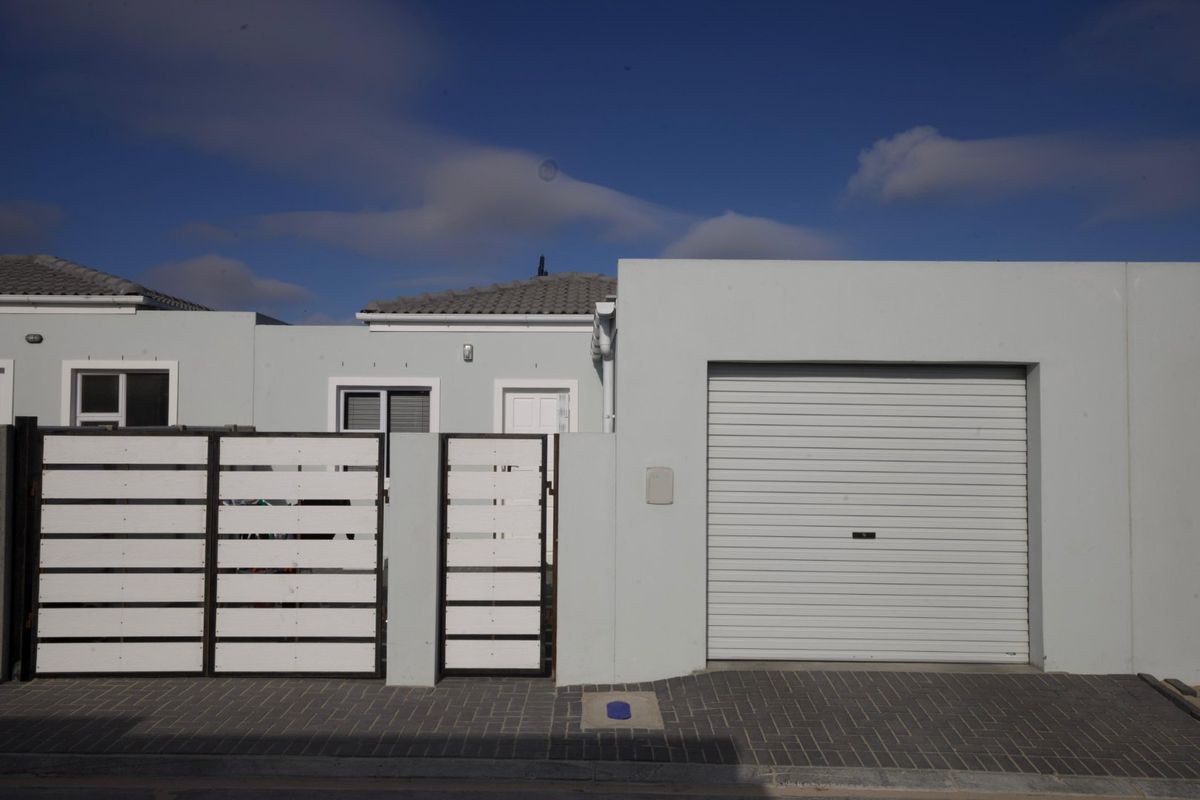Brand new 3 Bedroom, 2 bathroom family homes ready to move in for sale - Photo 2