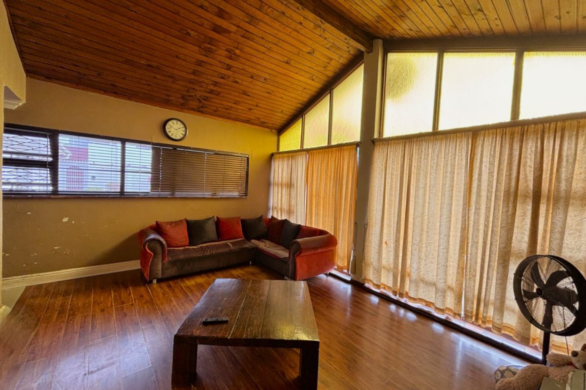 Rare Opportunity in an Exclusive Wynberg Close – Spacious 4-Bedroom Home - Photo 4