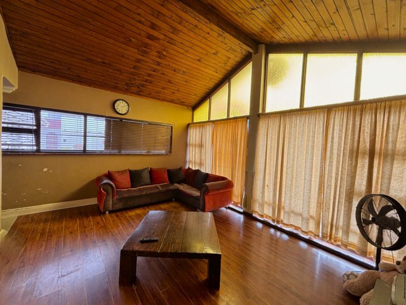 Rare Opportunity in an Exclusive Wynberg Close – Spacious 4-Bedroom Home - Photo 4