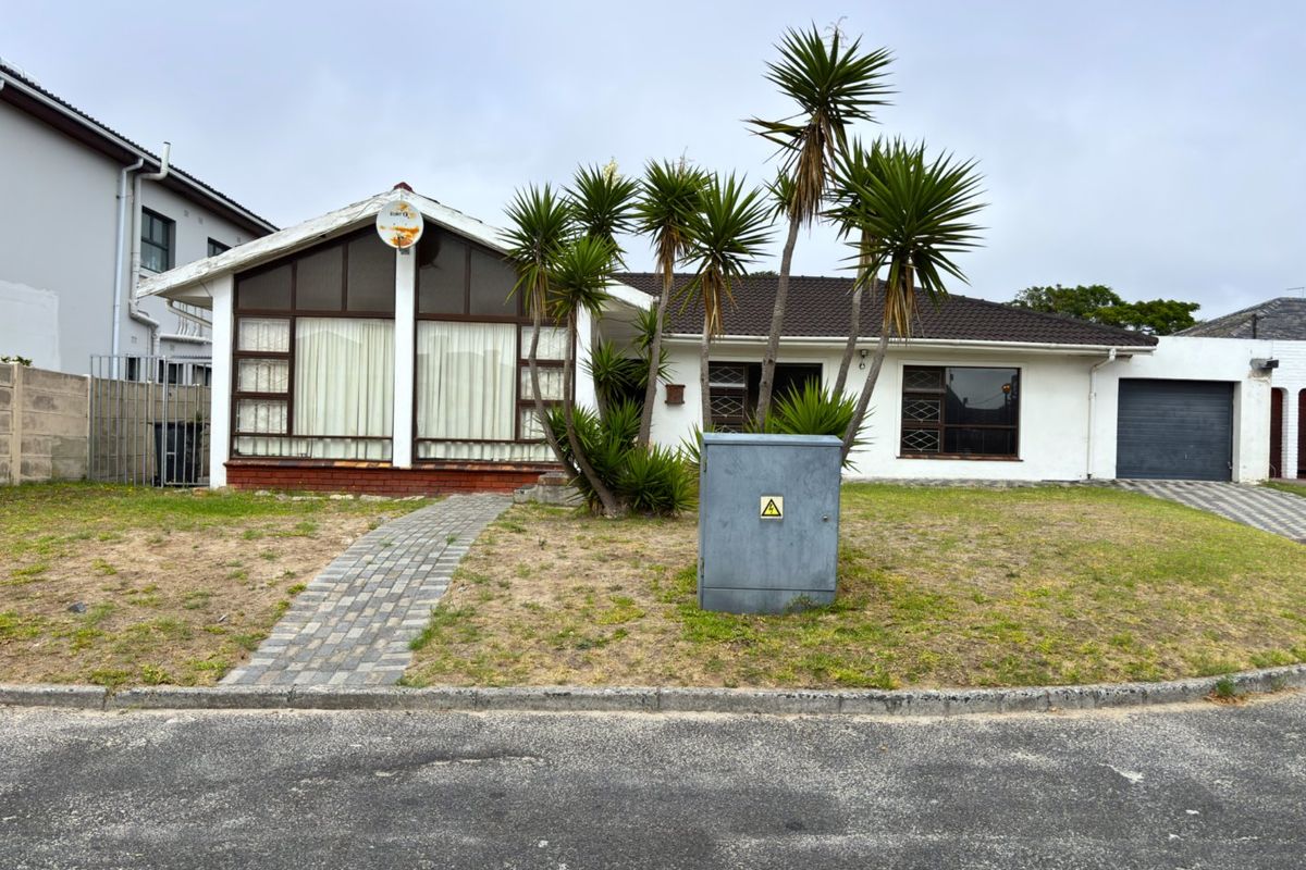 Rare Opportunity in an Exclusive Wynberg Close – Spacious 4-Bedroom Home - Photo 2