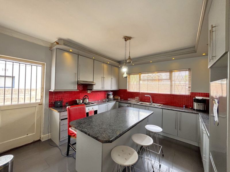 Rare Opportunity in an Exclusive Wynberg Close – Spacious 4-Bedroom Home - Photo 9