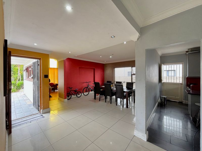 Rare Opportunity in an Exclusive Wynberg Close – Spacious 4-Bedroom Home - Photo 6