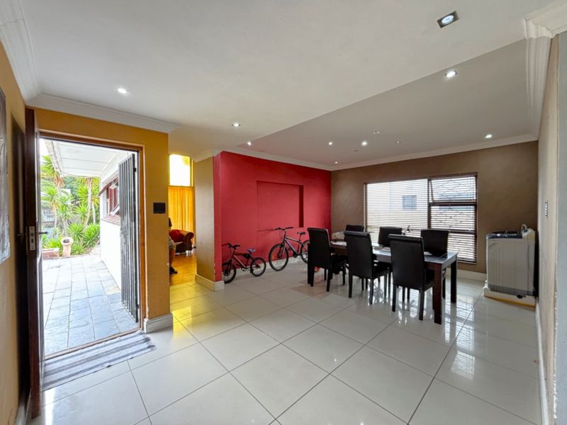 Rare Opportunity in an Exclusive Wynberg Close – Spacious 4-Bedroom Home - Photo 5