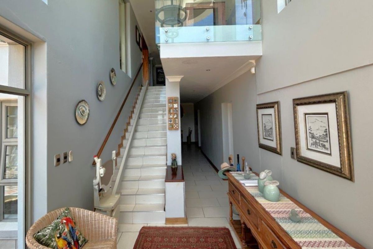 Two-minute stroll from the beach - Photo 4