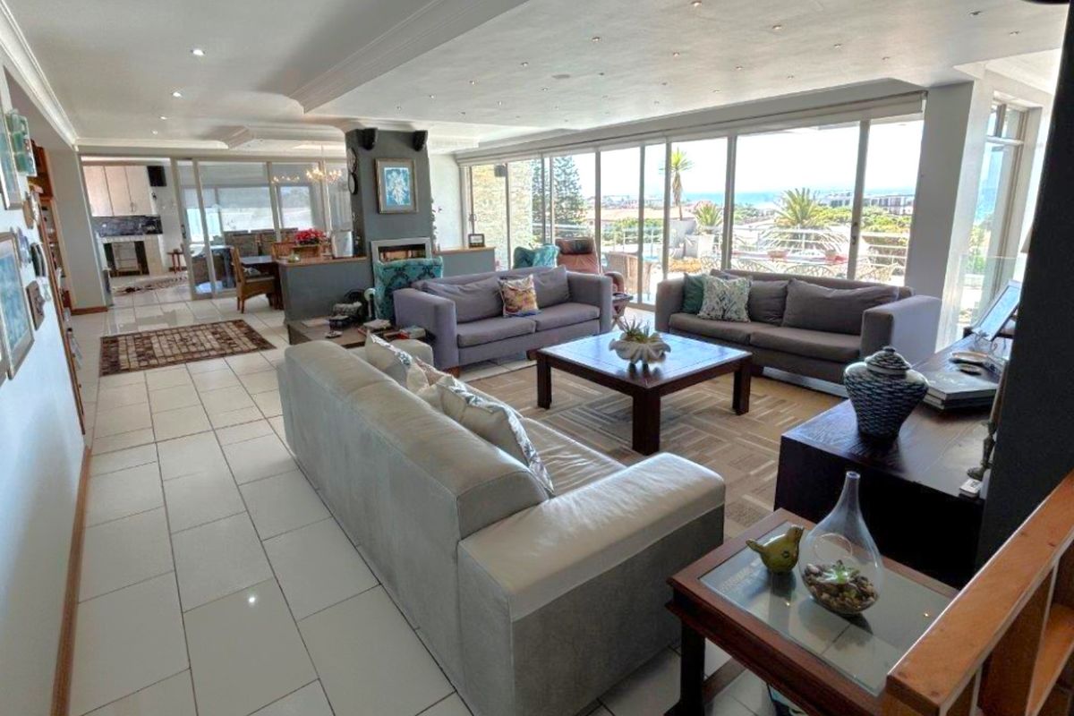 Two-minute stroll from the beach - Photo 5