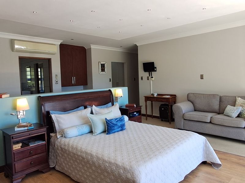 Two-minute stroll from the beach - Photo 9