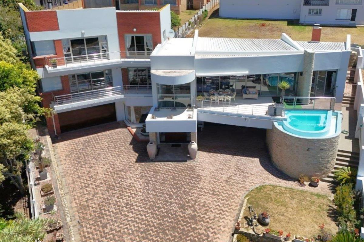 Two-minute stroll from the beach - Photo 3