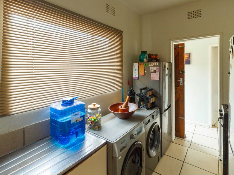 Lock up and go apartment in Witpoortjie - Photo 5