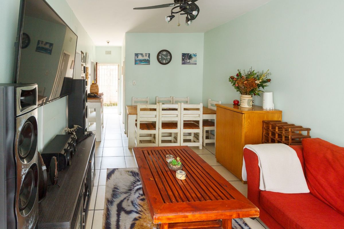 Lock up and go apartment in Witpoortjie - Photo 2