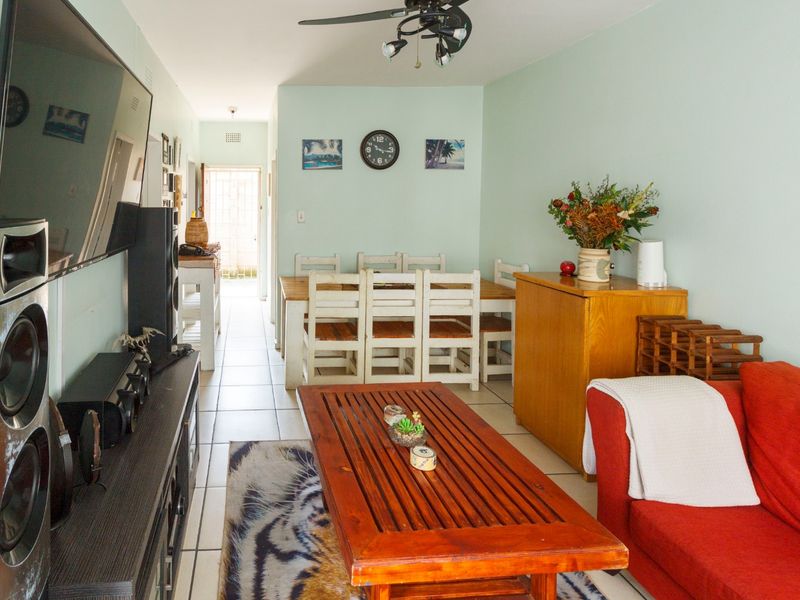 Lock up and go apartment in Witpoortjie - Photo 2