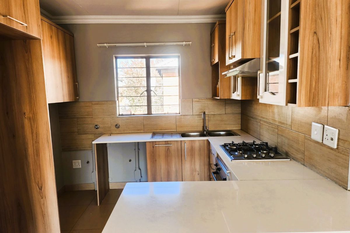 Charming 2-Bedroom Family Home in Andeon  Your Dream Home Awaits! For Rent:  - Photo 2