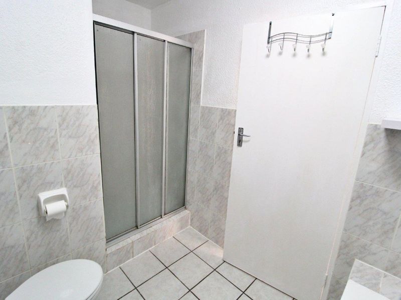 STUNNING VIEW IN A SECURE COMPLEX. - Photo 8