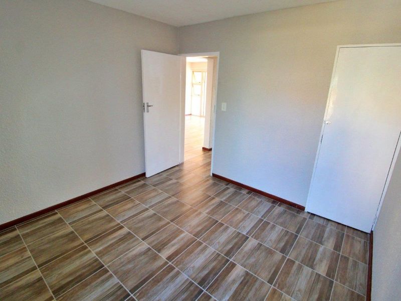 STUNNING VIEW IN A SECURE COMPLEX. - Photo 6