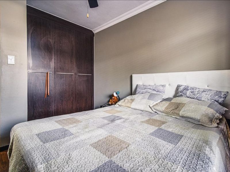 Stylish 2-Bedroom Apartment at the Kennedy with gym etc.  - Photo 10