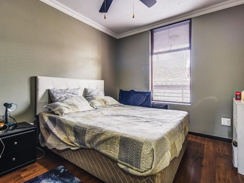 Stylish 2-Bedroom Apartment at the Kennedy with gym etc.  - Photo 9