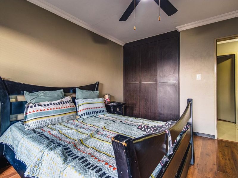 Stylish 2-Bedroom Apartment at the Kennedy with gym etc.  - Photo 8