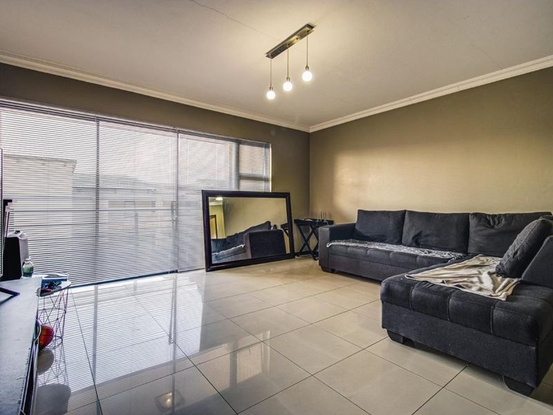 Stylish 2-Bedroom Apartment at the Kennedy with gym etc.  - Photo 5