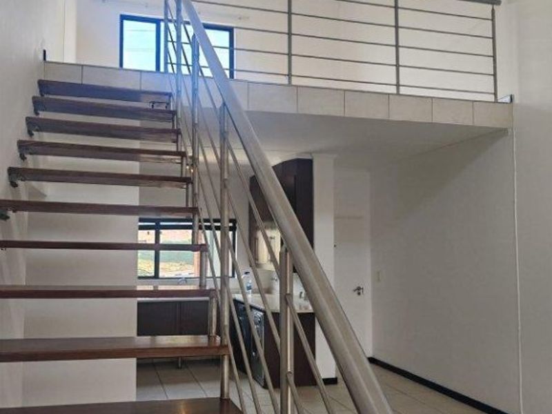 Modern 3 Bedroom Townhouse – Pet Friendly & Secure! - Photo 2