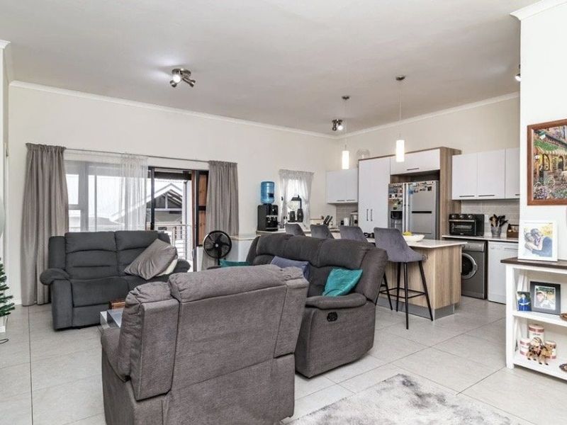 Stylish 2-Bedroom Unit in Secure Lifestyle Estate - Photo 3