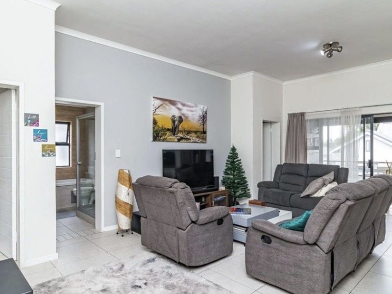 Stylish 2-Bedroom Unit in Secure Lifestyle Estate - Photo 2