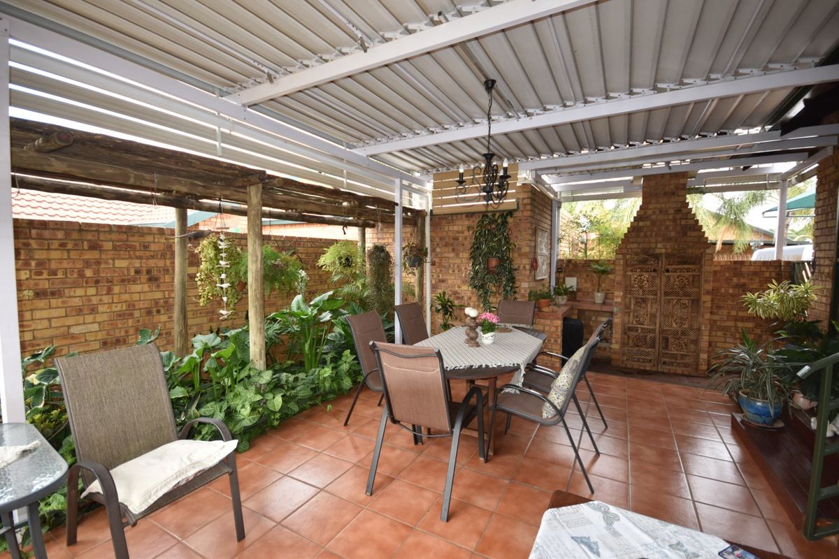 Spacious 3 Bedroom Home Near Schools - Photo 5