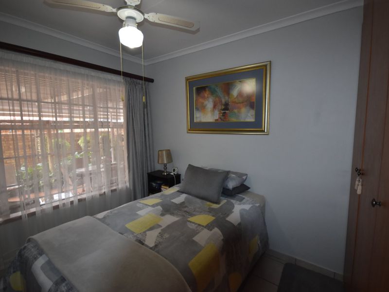 Spacious 3 Bedroom Home Near Schools - Photo 3