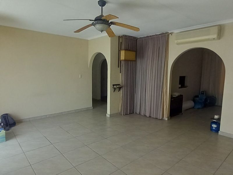 Tranquil Family Home Near Magalies Views - Photo 3