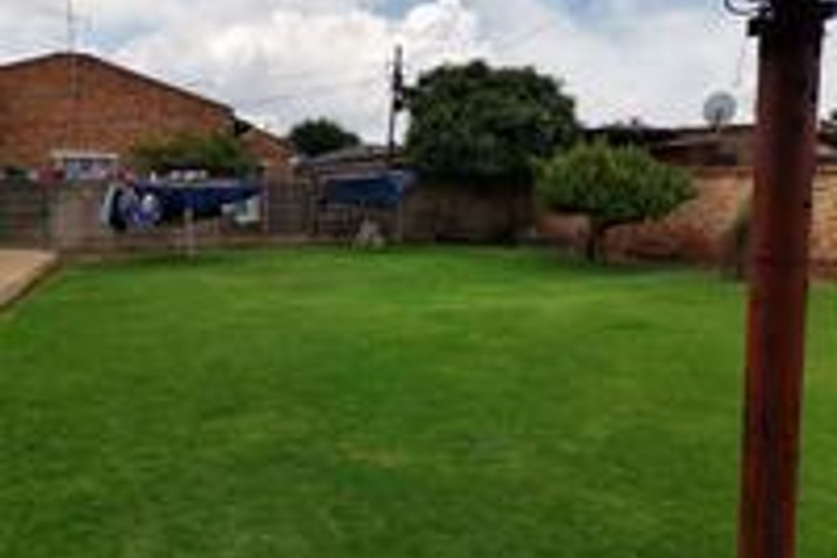 Multi-Tenant Investment Opportunity with 2 Granny Flats - Photo 2