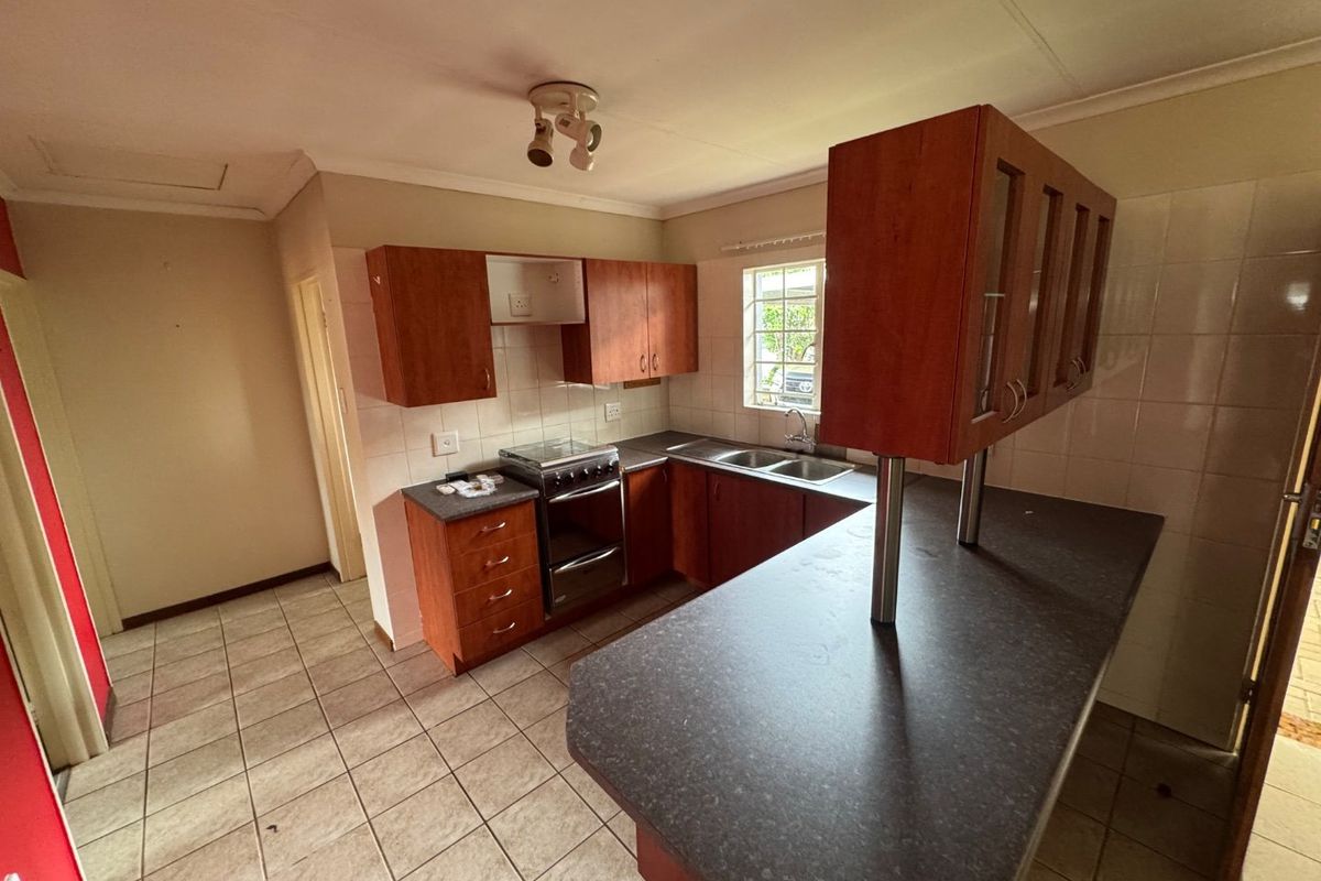 Modern Townhouse With Stylish Comfort Living - Photo 2