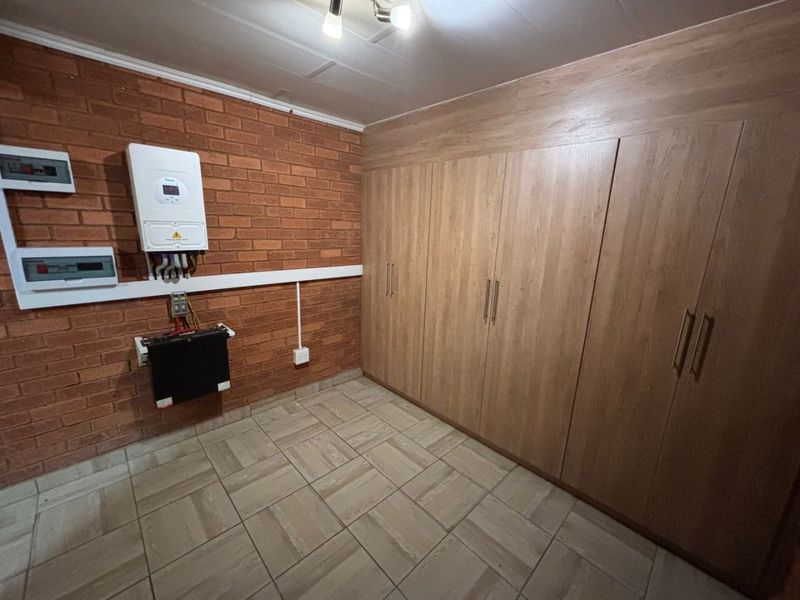 Modern Townhouse With Stylish Comfort Living - Photo 4