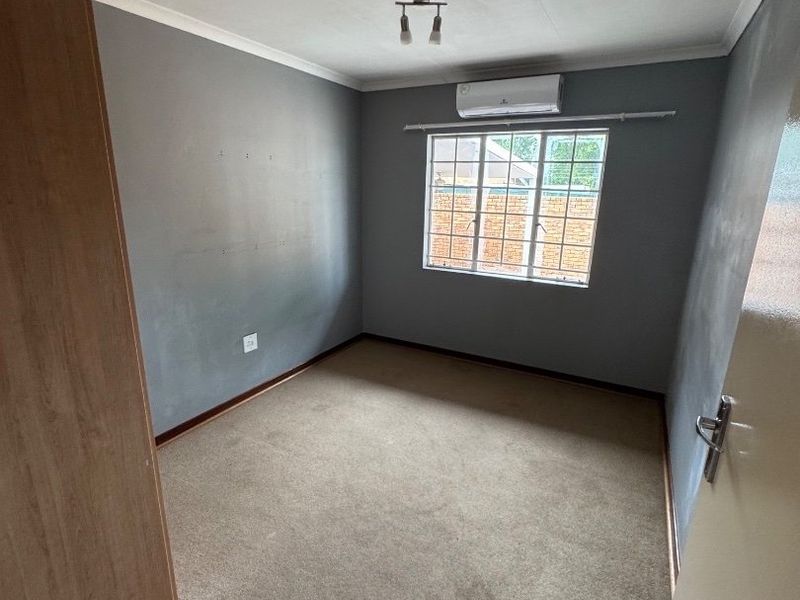 Modern Townhouse With Stylish Comfort Living - Photo 10