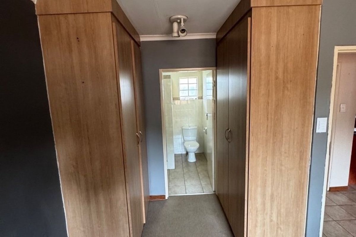 Modern Townhouse With Stylish Comfort Living - Photo 3