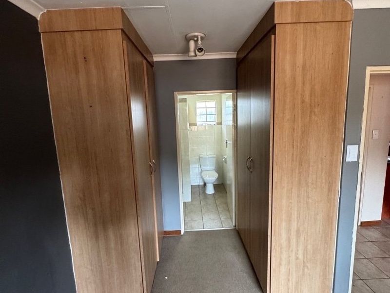 Modern Townhouse With Stylish Comfort Living - Photo 3