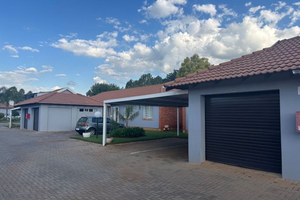 Modern Townhouse With Stylish Comfort Living - Photo 5