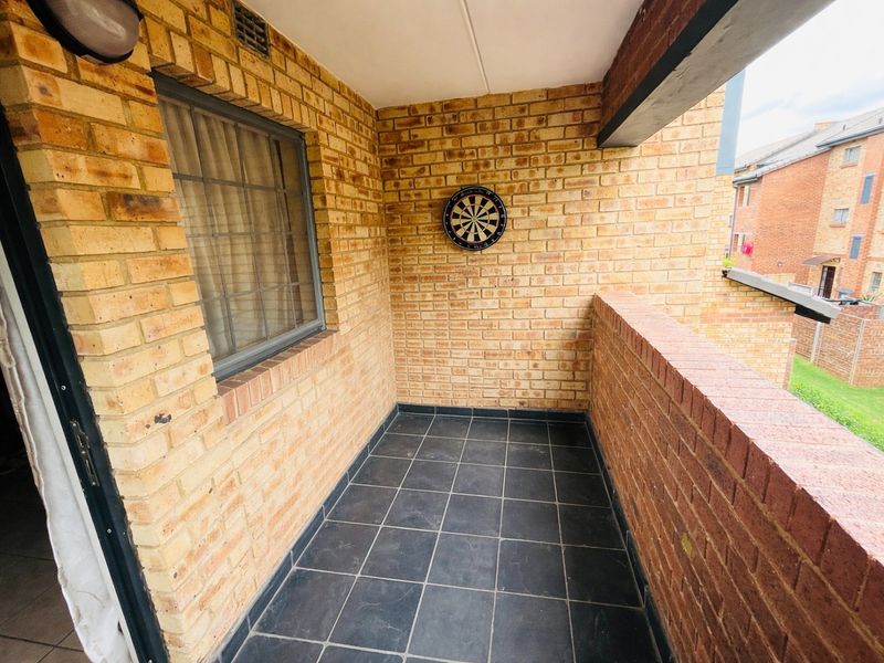 Two bedroom  and 0ne Bathroom apartment/flat  for sale in Noordwyk, midrand - Photo 9