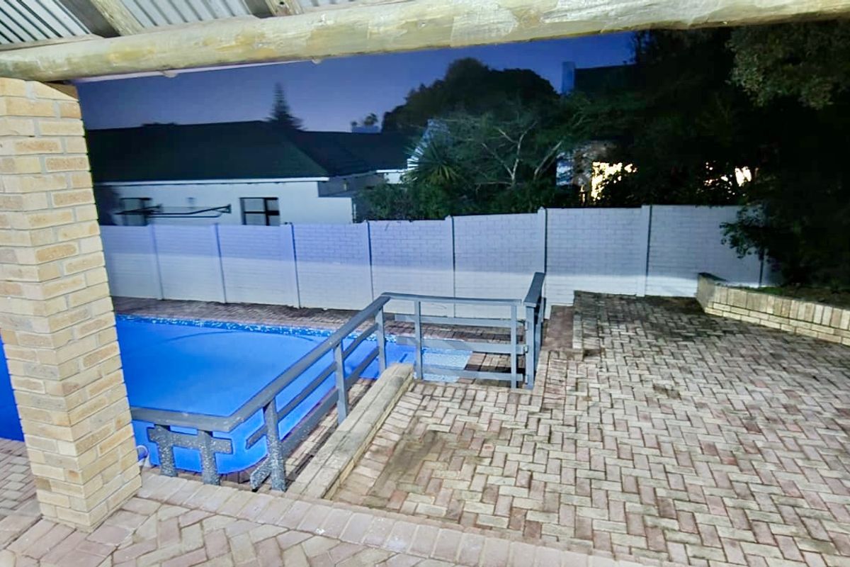 Immaculate secure entertaining family home  - Photo 4