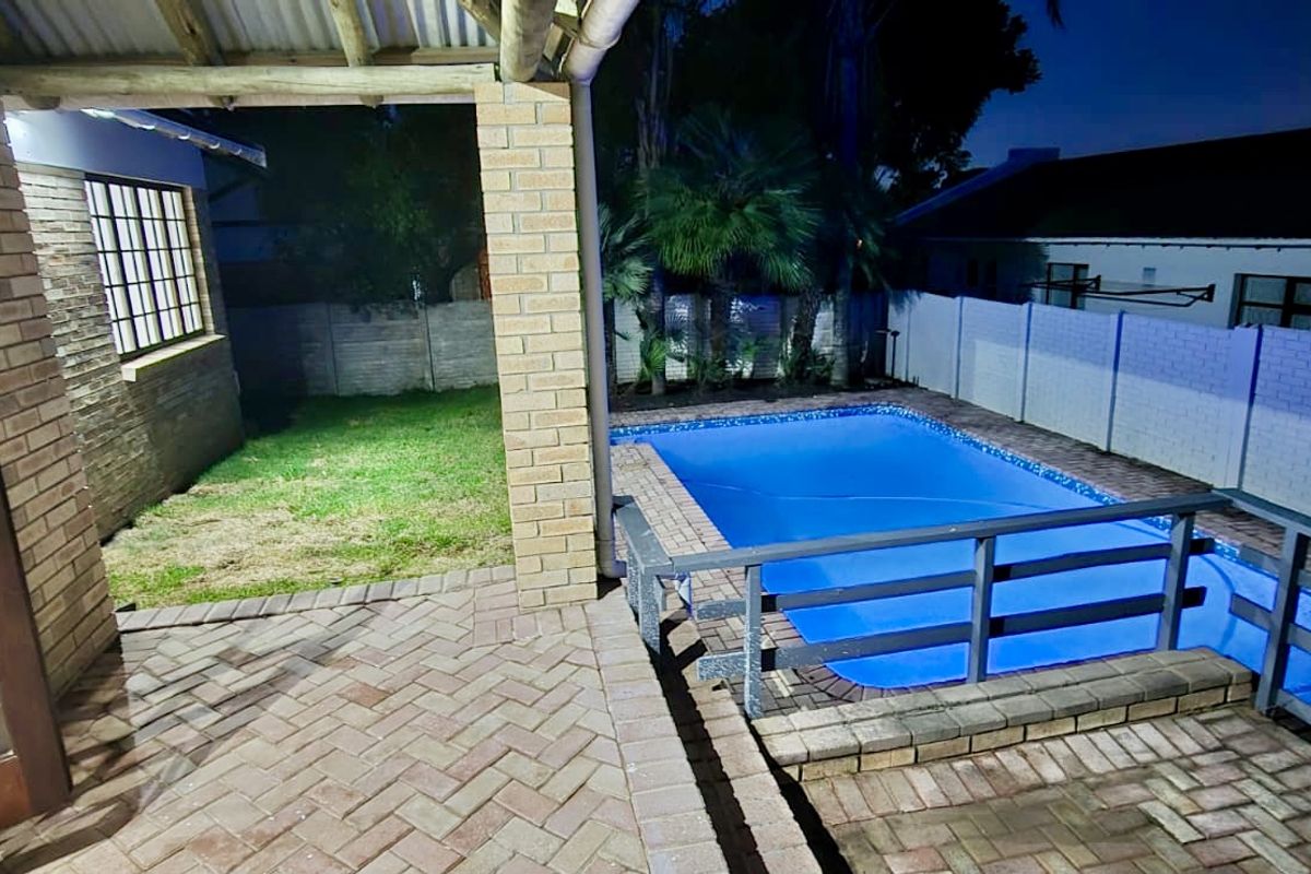 Immaculate secure entertaining family home  - Photo 5