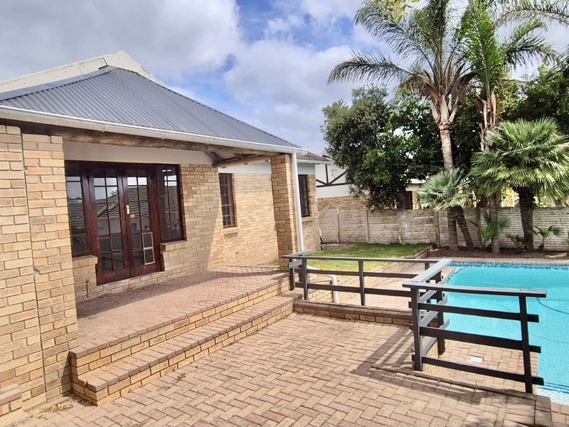 Immaculate secure entertaining family home  - Photo 9