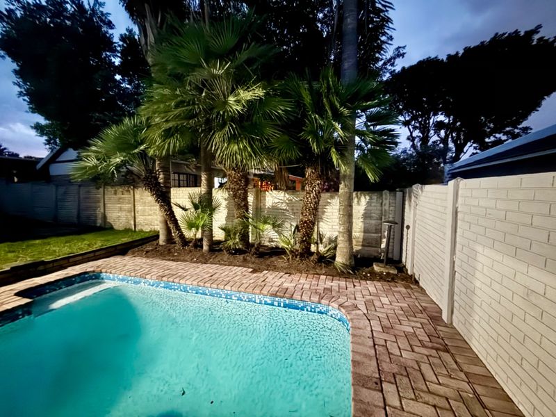 Immaculate secure entertaining family home  - Photo 8