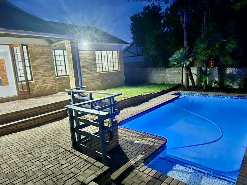 Immaculate secure entertaining family home  - Photo 1
