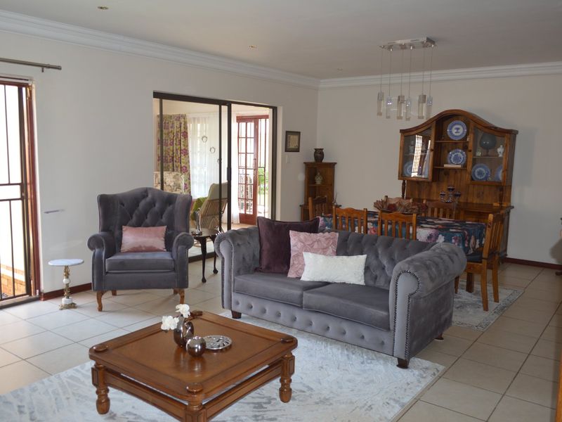 IMMACULATE, TURNKEY PERFECTION IN PRIME WILKOPPIES – A TOWNHOUSE THAT TRULY STANDS ABOVE THE REST - Photo 5