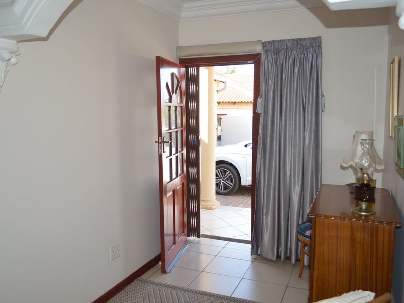 IMMACULATE, TURNKEY PERFECTION IN PRIME WILKOPPIES – A TOWNHOUSE THAT TRULY STANDS ABOVE THE REST - Photo 4
