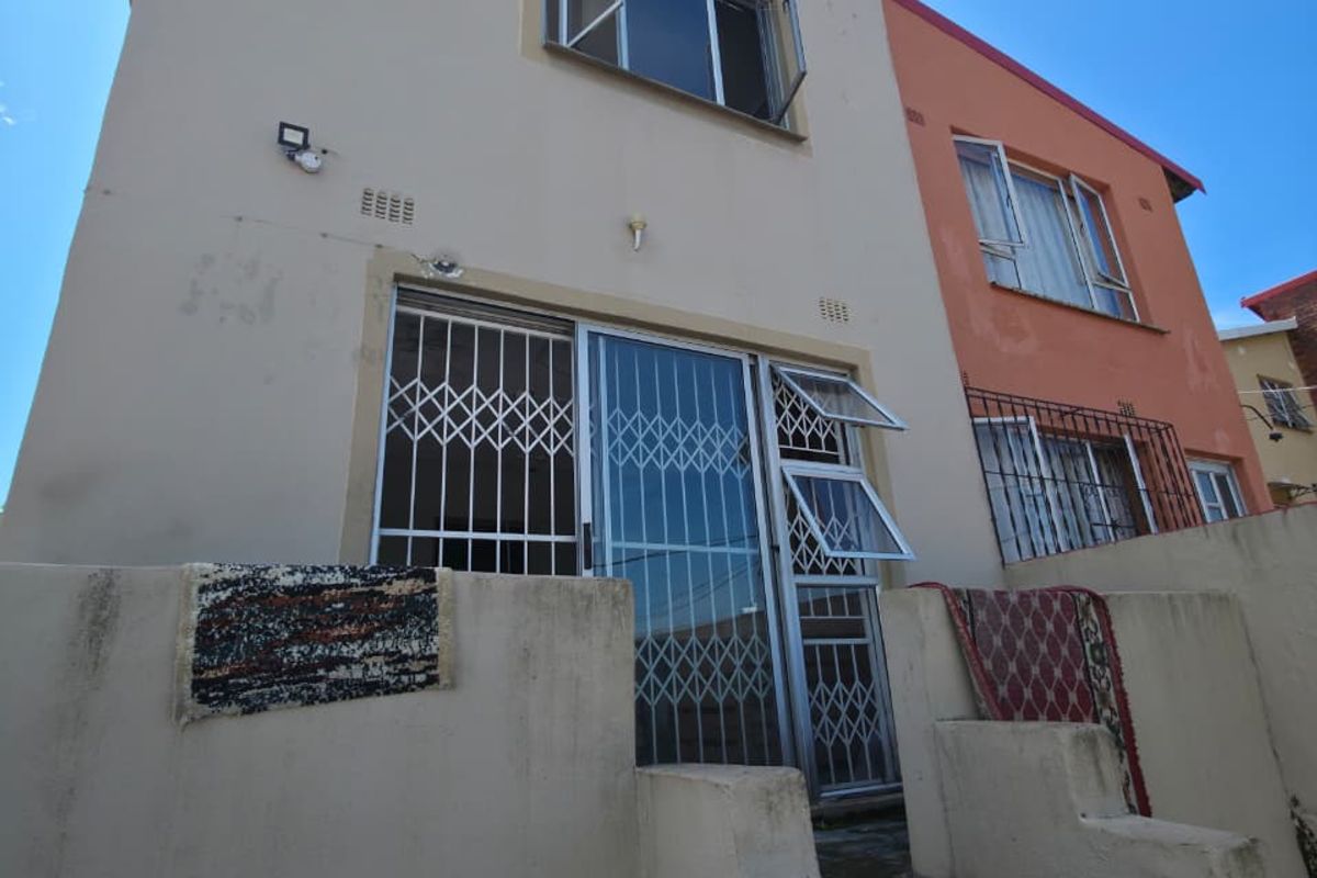 3 BEDROOM HOUSE CROSSMOOR WITH INVESTMENT BONUS PROPERTY - Photo 2