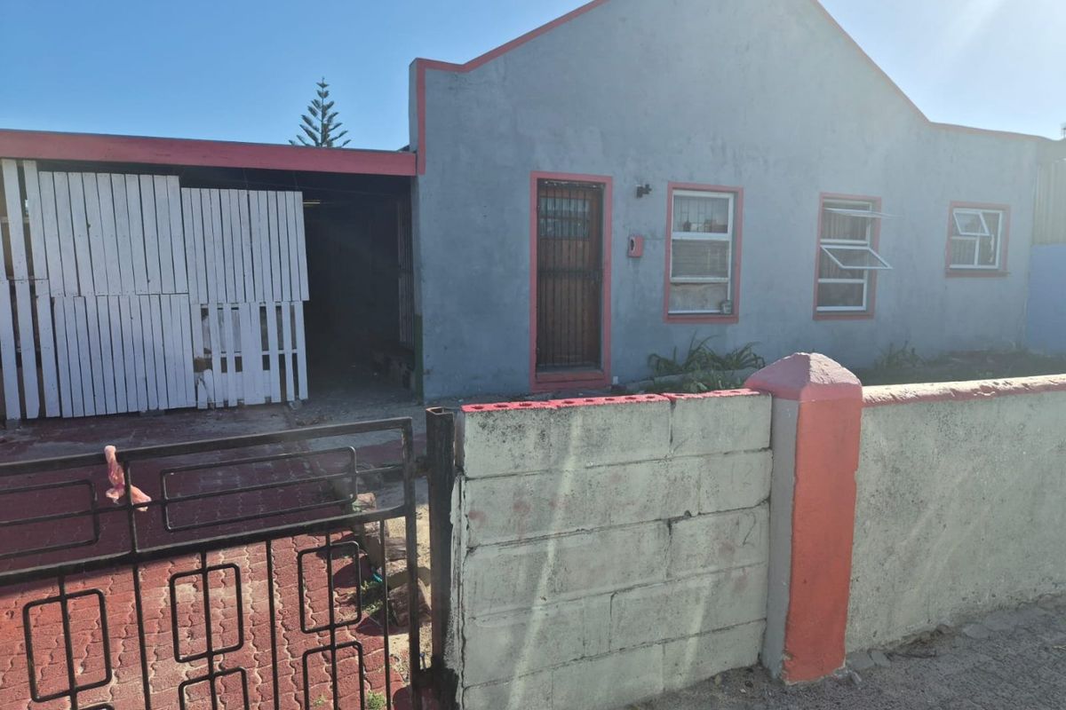 5-bedroom fixer-upper with great potential - Photo 2