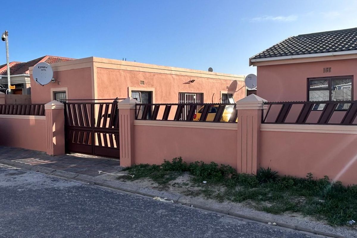 Incredible Value Family Home with Income Potential in Malibu Village! - Photo 3