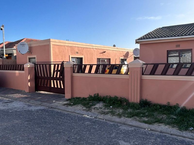 Incredible Value Family Home with Income Potential in Malibu Village! - Photo 3