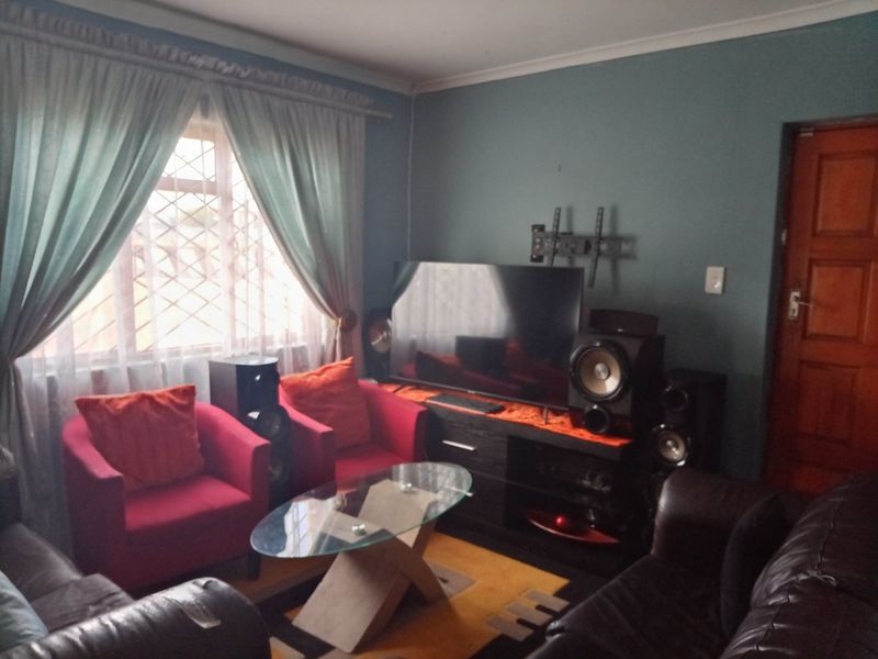 Incredible Value Family Home with Income Potential in Malibu Village! - Photo 10