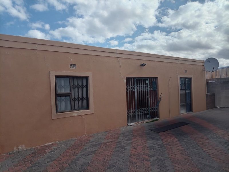 Incredible Value Family Home with Income Potential in Malibu Village! - Photo 7