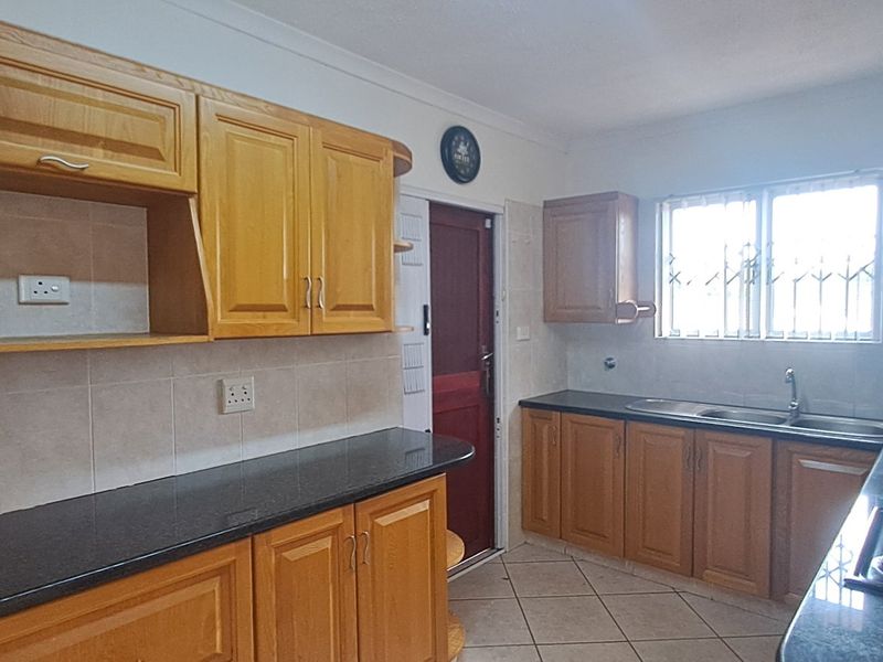 Peaceful, Secure Townhouse Living – Pet-Friendly Home on the Border of Margate & Uvongo!  Available 1st May 2026 - Photo 6