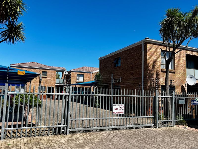 STYLISH, SECURE LIVING ON THE EDGE OF GEORGE CBD - Photo 3